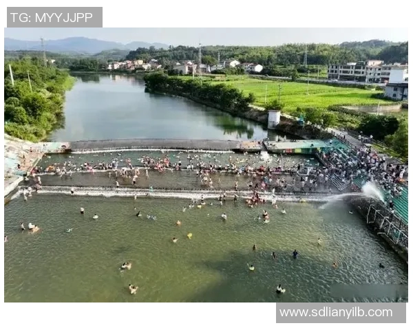 泳池争锋燃激情 激烈赛事点燃水上风采 展现运动员极限挑战