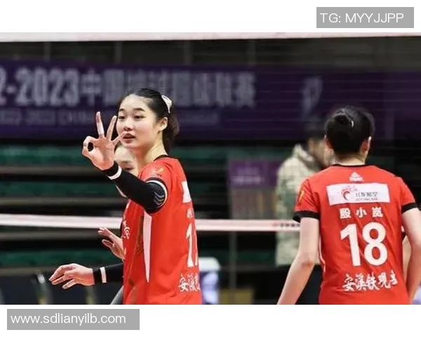 重庆排球队防守策略揭秘：深度解析排球技术与战术的完美结合